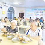 一顿“热乎饭” 吃出幸福味 ——南宁市开设“长者饭堂”为老年人提供优质服务